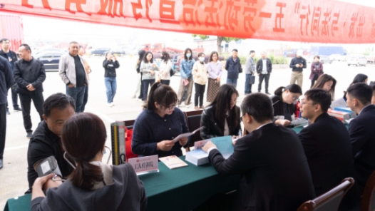 镇江市总工会开展“卡友法律服务行”活动